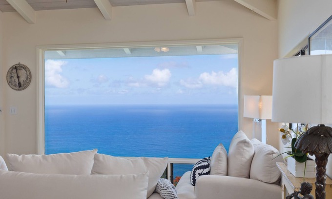 Kukuihaele Cabaña | Romantic getaway for 2 at the Cliffhouse at the rim of Waipio Valley