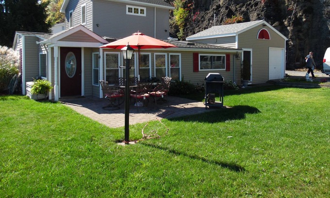 Valois Cabaña | casa romántica en el nivel de Seneca Lake Front.
