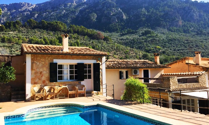 Fornalutx Casa | Casa romántica con piscina privada, A / C, BBQ, WiFi