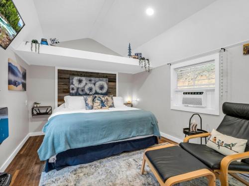 Lake Lure Casa | Romantic King-Bed Couples Cabin Lake Lure
