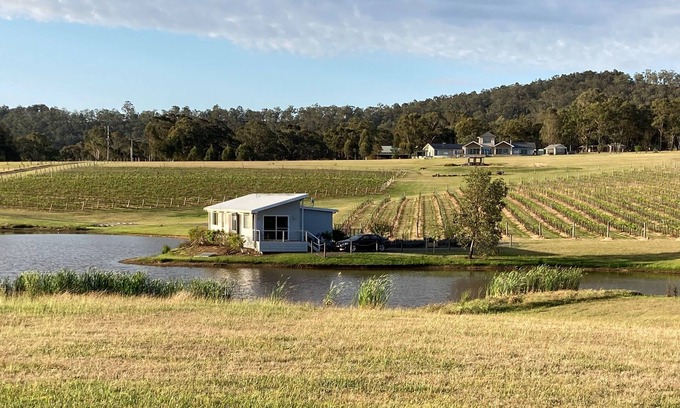 Lovedale Casa | Romantic lakehouse set in a private vineyard in the Hunter Valley