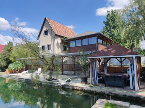 Szigetszentmiklos Casa | Romantic Lakeside Retreat - Nature Sport near Bp