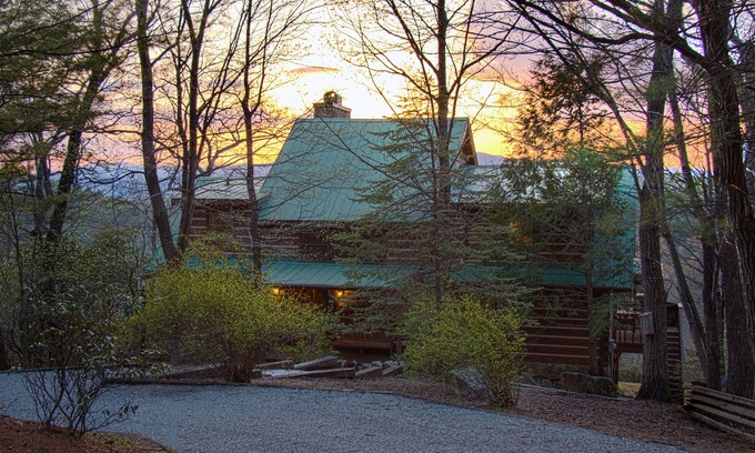 Ferguson Cabina | Romantic Leatherwood Mtn Log Home 19. 3 acres / Vista panorámica / Cerca de Boone