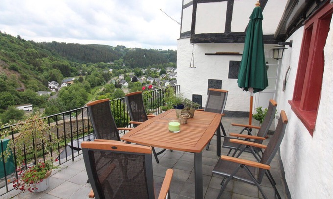 Reifferscheid Casa | Romantic living in a historic ambience