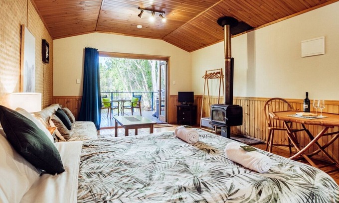 Byfield Cabina | Romantic Luv Shack in Byfield Rainforest