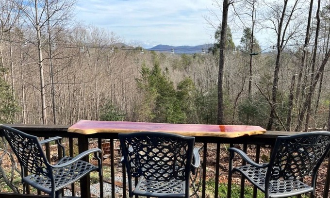 Lake Lure Cabina | Romantic Mountain Cabin - Views and Hot Tub