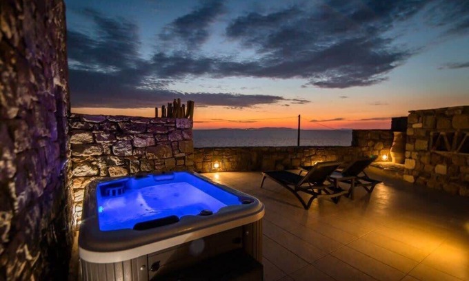 Agios Stefanos Apartamento | Romantic Mykonian Oasis Suite with Jacuzzi & Sea View