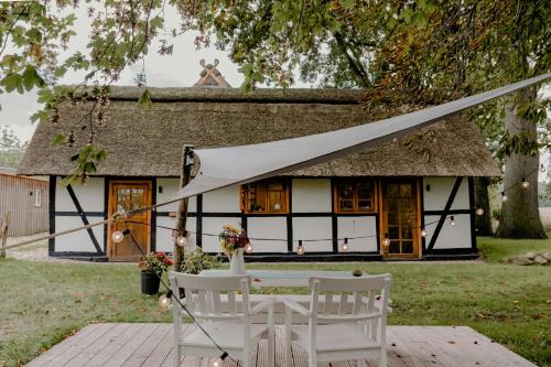 Scharnebeck Casa | Romantic Nights Under The Thatched Roof