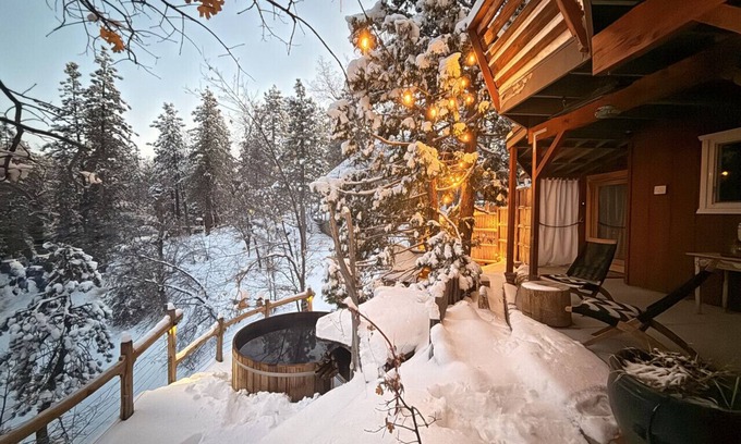 Arrowbear Lake Cabina | Romantic Oasis: Private hot tub, Sauna and intimacy awaits you