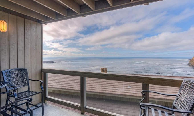 Otter Rock Apartamento | Romantic Ocean-View Suite with King Bed