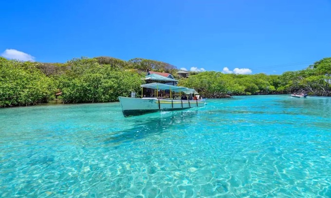 Sandy Bay Cabaña | Romantic Oceanfront Casita in Sandy Bay