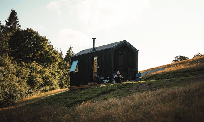 Llangollen Cabina | Romantic Off-Grid Woodland Hideaway with Stunning Valley Views