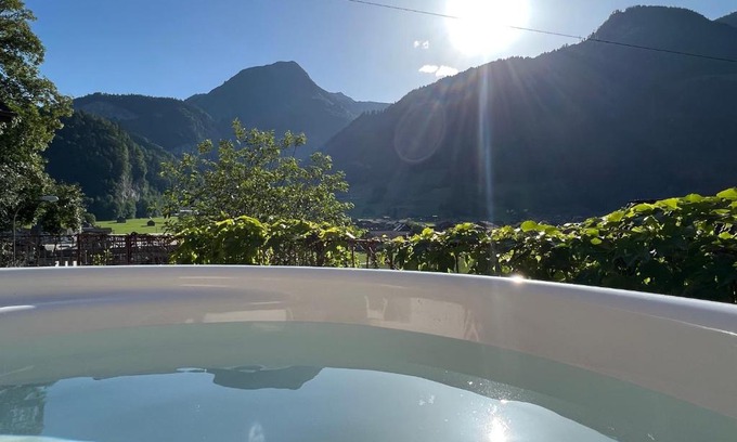 Lungern Chalet De Esquí | Romantic private superior Swiss Chalet with Hottub