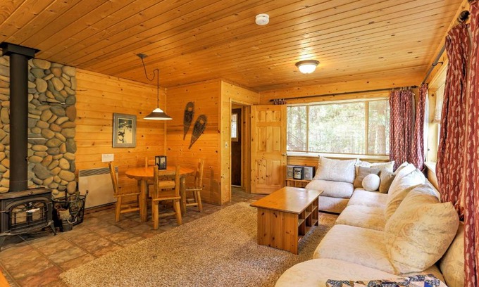 Winthrop Casa | Romantic Riverfront Cottage - 1 Mile to Winthrop!