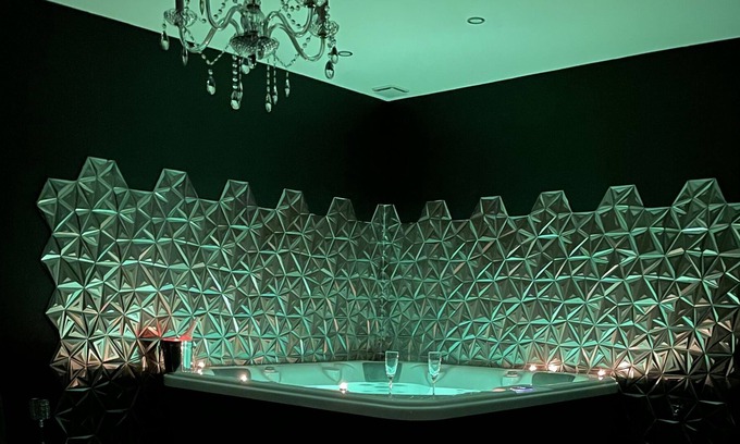 Roujan Apartamento | Romantic room with private jacuzzi