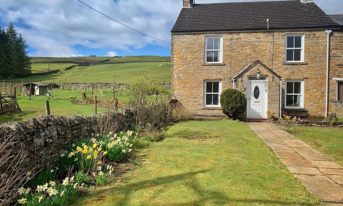 Nenthead Cabaña | Romantic rural retreat for 8 w/log burner (Pets welcome!)