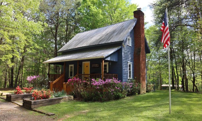 Tigerville Casa | Romantic, Secluded Historic Cottage on 5 Acres 30 mins to TIEC