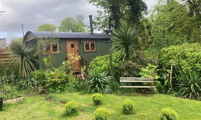 Camborne Casa | Romantic Shepherds hut not far From the Beach