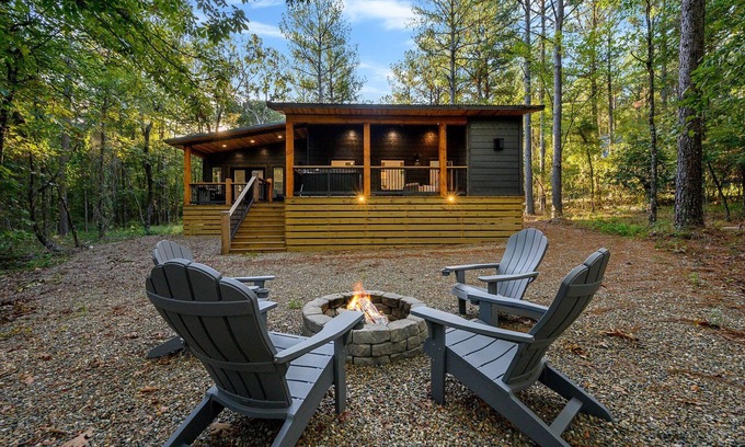 Pickens Cabina | Romantic,Spacious,Modern Cabin | Hot Tub!