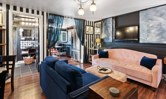 Hough Apartamento | Romantic Stay For Two In Classy Downtown Apartment