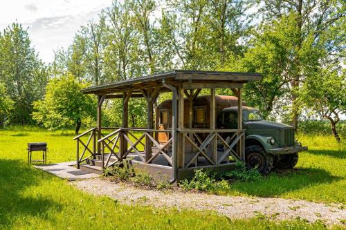 Zemgale Otro | Romantic stay in apple tree park - Vintage Gaz-63