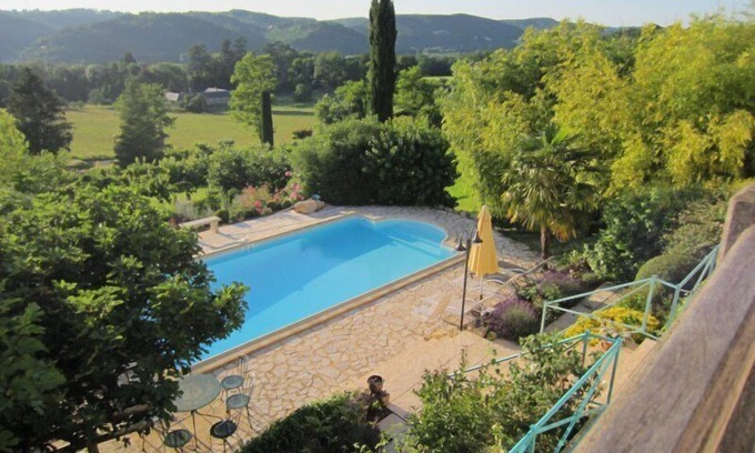 Marnac Cabaña | Elegante casa de carácter con piscina privada y magníficas vistas al campo.