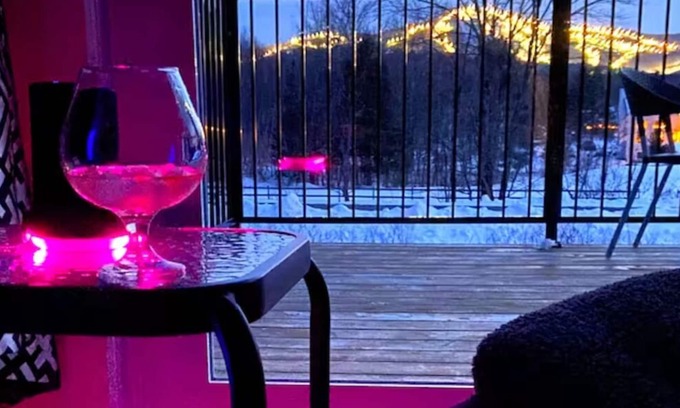 Shefford Cama Y Desayuno | Romantic Suite W/direct Access to hot tub & Stunning View of Bromont