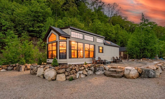 Moultonborough Casa | Romantic Tiny w/ Epic Views | Fire Pit
