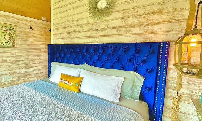 Dripping Springs Cabaña | Romantic Treehouse Studio Suite overlooking the Texas Hill Country