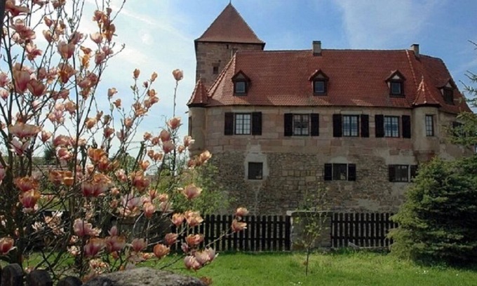 Kornburg - Worzeldorf Otro | Romantic vacation apartment in a historic castle for 2-3 people
