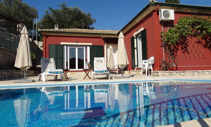 Agios Ioannis Villa | Un paraíso vacacional con vistas al valle y piscina privada: ¡a solo 10 minutos de la playa más cercana!