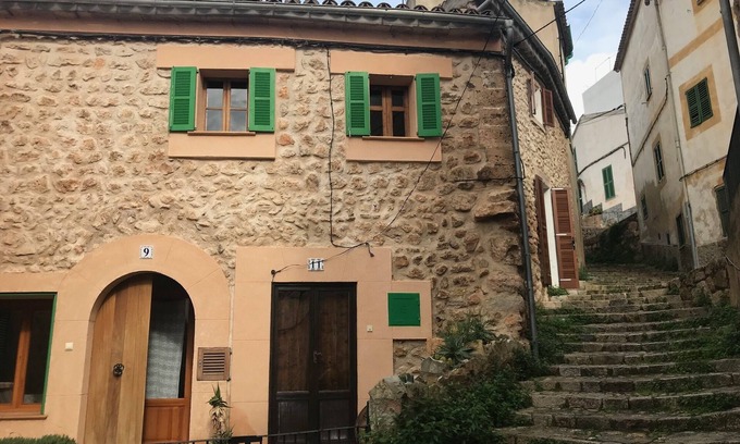 Bunyola Casa | Casa de pueblo romántica - ubicación pintoresca, elaboradamente reformada en 2019
