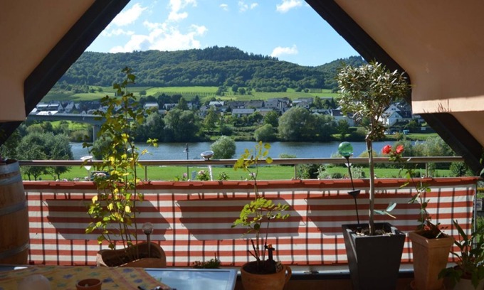 Kinheim Casa | Romantic winegrower's house with Moselle view / sole use