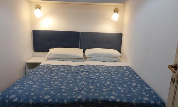 Suburbio XI della Vittoria Casa | Rome Fani Room