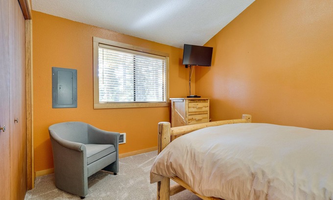 Roslyn Ridge Cabina | Ronald Cabin w/ Private Deck: Near Cle Elum Lake!