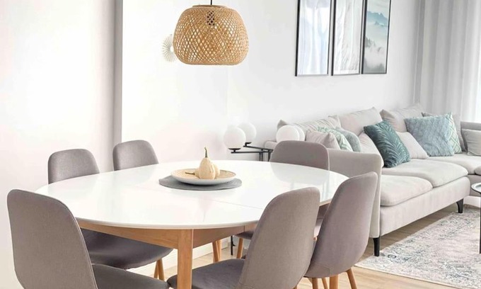 Prizren Apartamento | RONI APARTMENTS -Near the historic city center -Family-friendly -Baby cots and toys available -Netflix -Convenient for sightseeing -Services available -Free parking with video surveillance