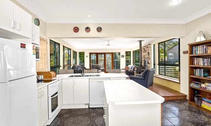 Mylestom Casa | Ronnie's Cottage in Mylestom is a character-filled, vintage retreat