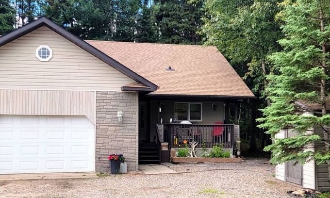 Chitek Lake Cabaña | Ronnie's "Reel em Inn" Cozy retreat in Northern Saskatchewan.