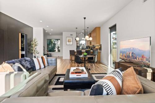 Historic Filipinotown Casa | Rooftop 3B 3BA House Near Dodger Stadium and DTLA