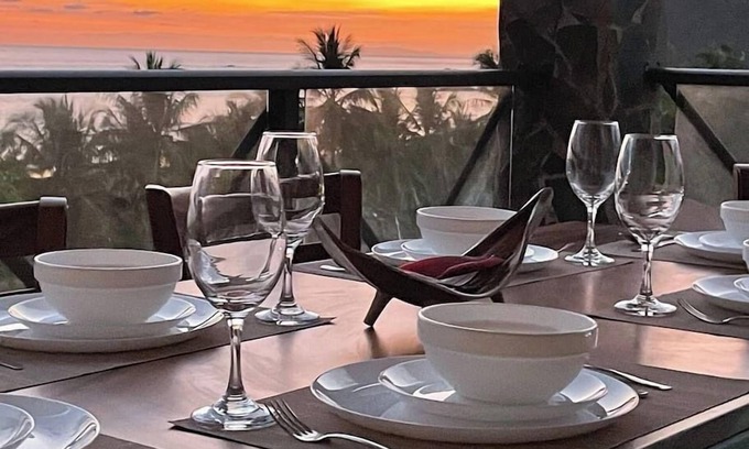 Barrio Los Villalobos Condominio | Beautiful 3 bdrm PH condo on the beach