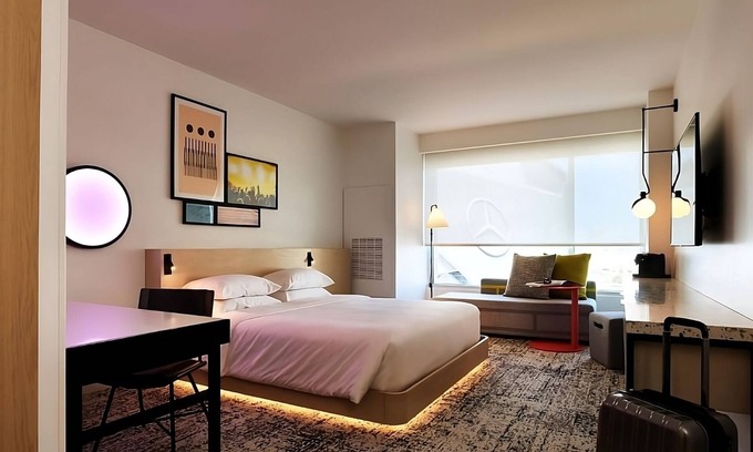 Downtown Atlanta Hotel | Rooftop Bar Onsite! Skyline View w/ Captivating Atmosphere! Parking Available!