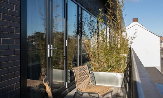 Newry Apartamento | Rooftop city centre location, luxury styling and superior amenities