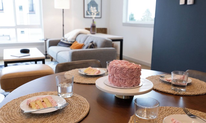 West Seattle Casa | Rooftop Deck! King Bed! AC, Restaurants/Pubs, Pet-Friendly