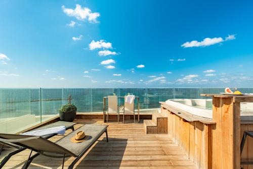 Haifa Apartamento | Rooftop Jacuzzi Seafront Penthouse by Sea N' Rent