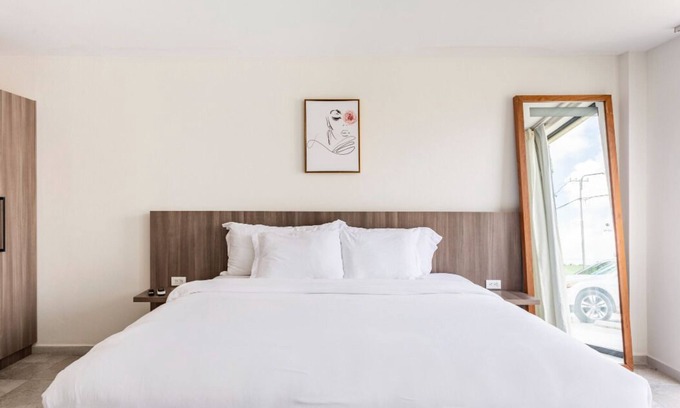 Rancho Apartamento | Rooftop Pool w/Lounge Area-Studio Sleeps 2 #U4