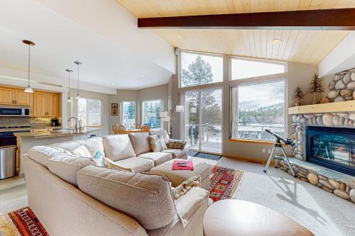 Tahoe Keys Casa | Rooftop Retreat