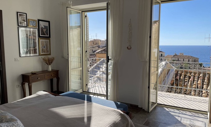 Pizzo Apartamento | Rooftop Terrace With sea View in Pizzo old Town