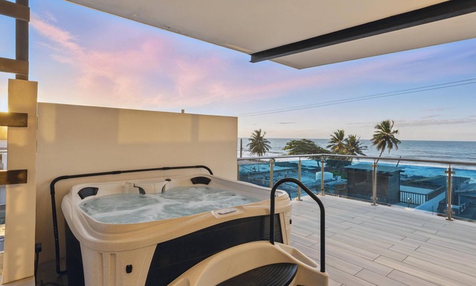 Arecibo Pueblo Casa | Rooftop with jacuzzi and panoramic sea views