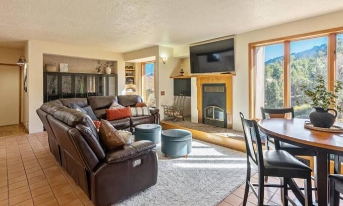 Herriman Casa | Rooftop with Mountain View,Queen Bed