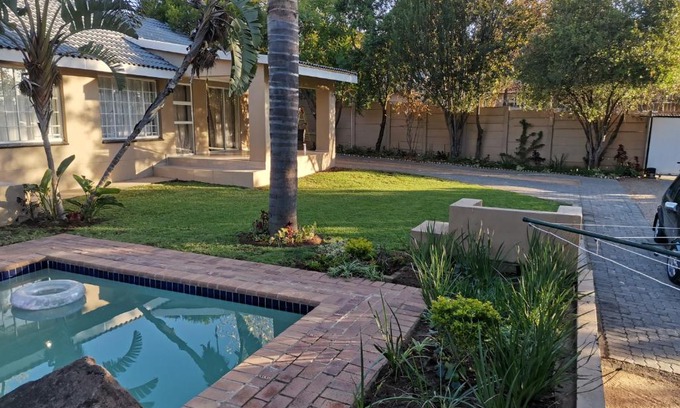 Greater Johannesburg Metropolitan Area Casa | Rooikrans Guest House